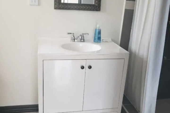 Room 10 of 14