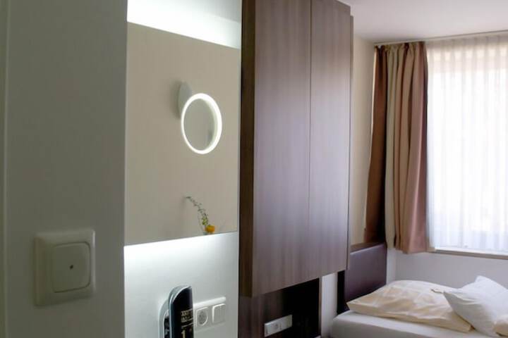 Room 17 of 38