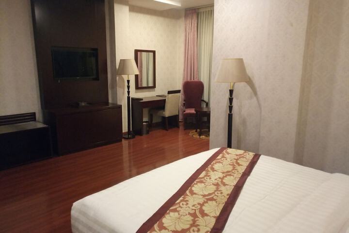 Room 16 of 34