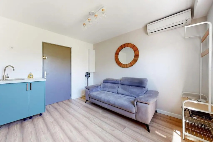 Room 9 of 12