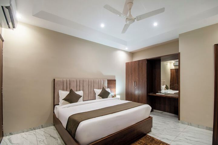 Room 8 of 19