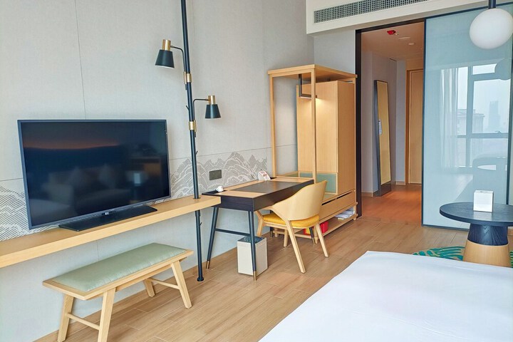Room 13 of 49