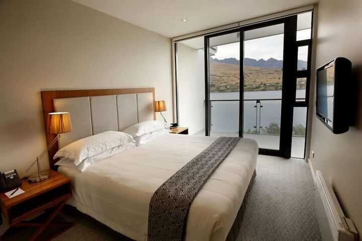 Room 2 of 17