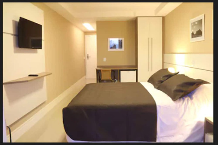 Room 5 of 32