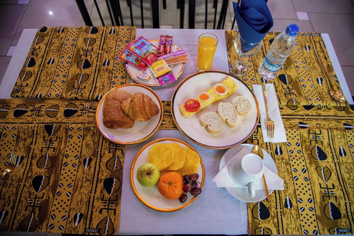 Breakfast/Coffee Service 98 of 110