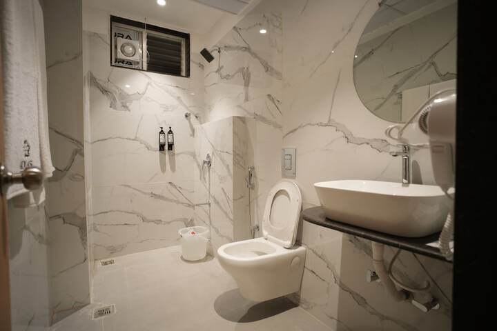 Room 5 of 7