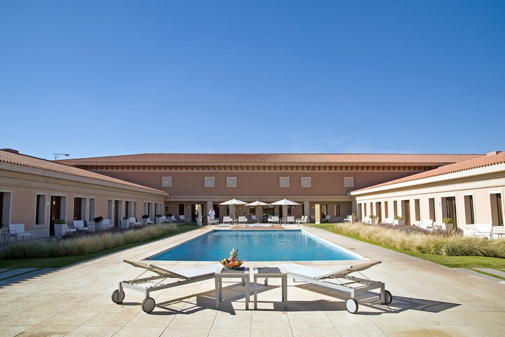 Hotel Pool