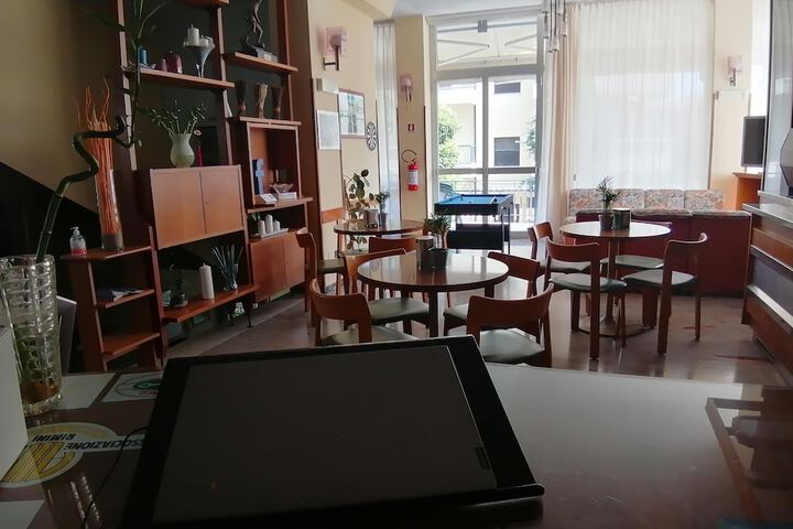 Room 16 of 37