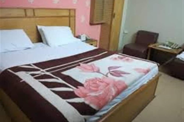 Room 4 of 7