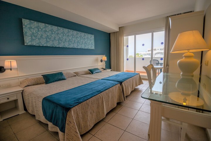 Room 4 of 74