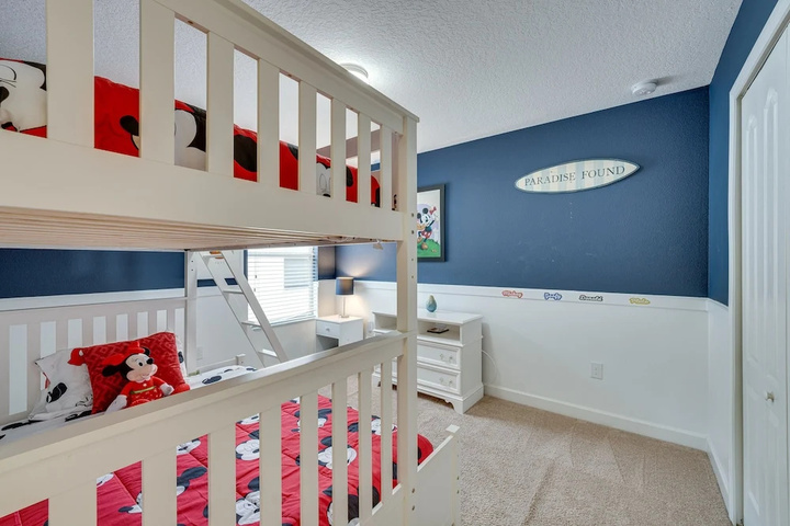 Room 4 of 18