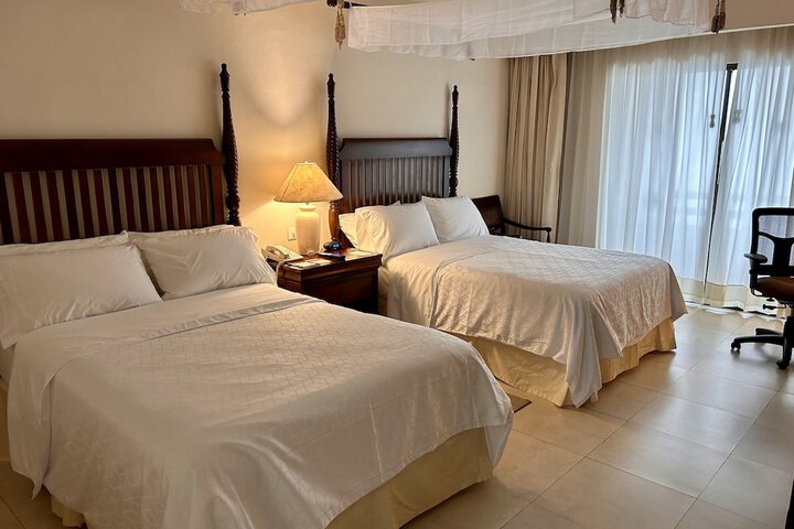 Room 32 of 94