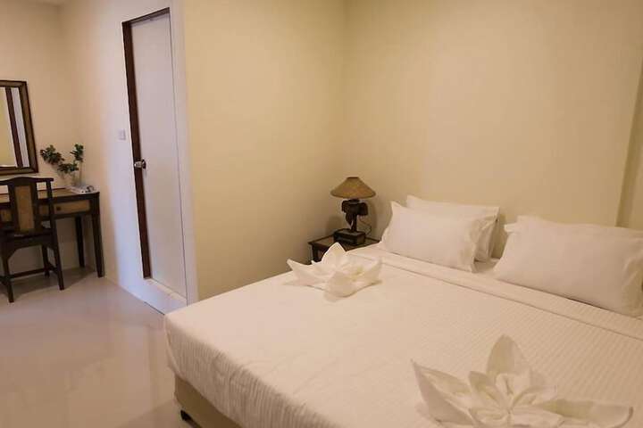 Room 6 of 24