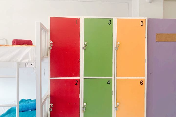 Room 27 of 60