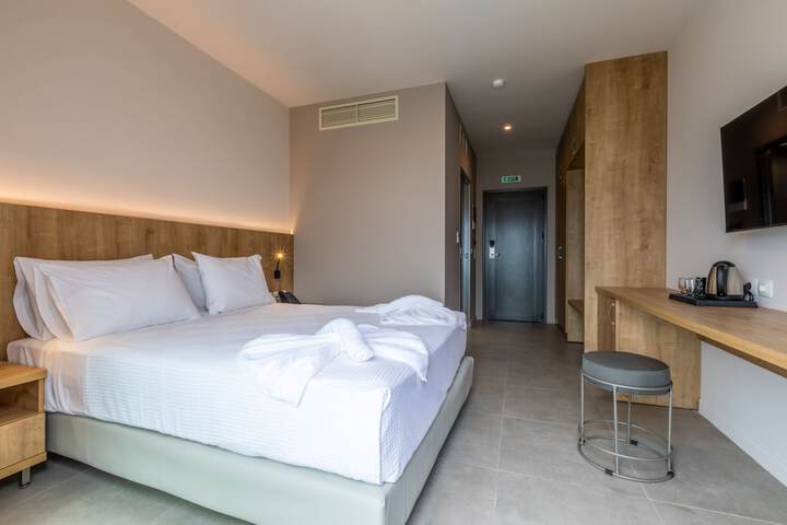 Room 10 of 80