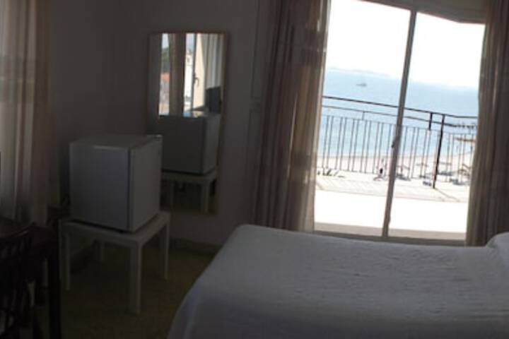Room 8 of 34