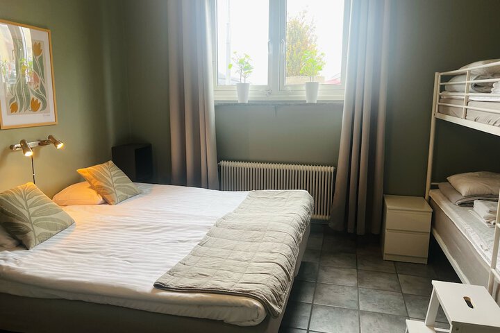 Room 4 of 25