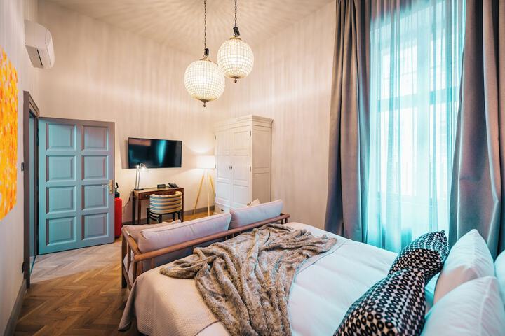 Room 46 of 104
