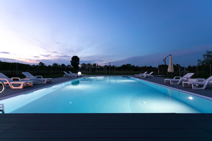 Pool 33 of 70