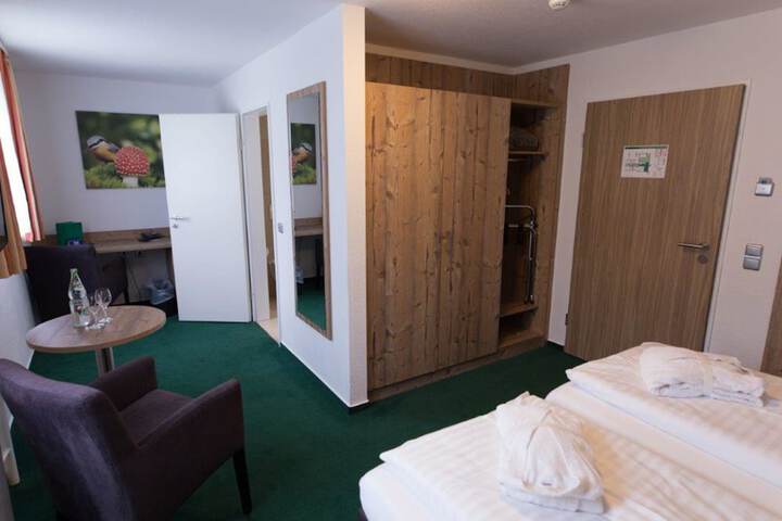 Room 5 of 41