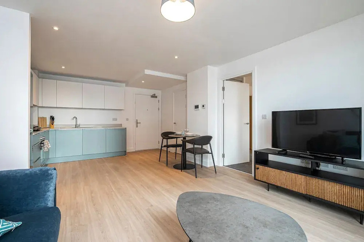 Waterside Flat in Central Leeds