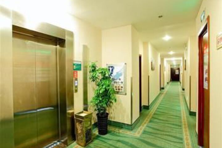 Ballroom/Hall 24 of 35