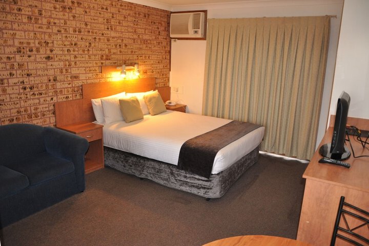 Room 9 of 74