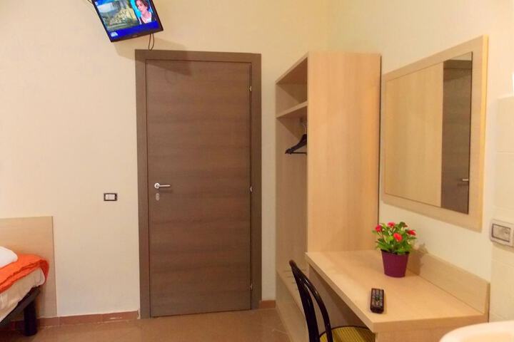 Room 27 of 39