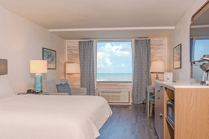 Room 32 of 216