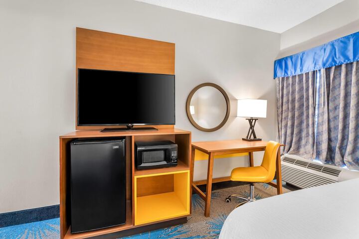 Room 8 of 43
