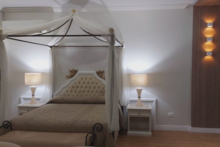 Room 46 of 80