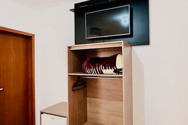 Room 4 of 61