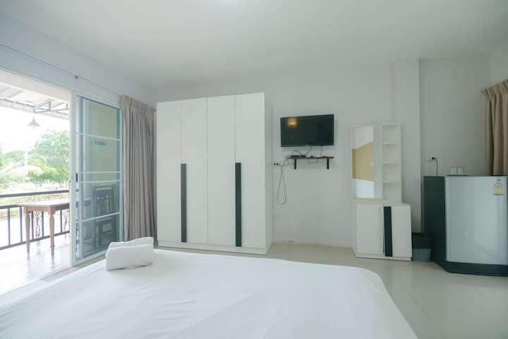 Room 21 of 104