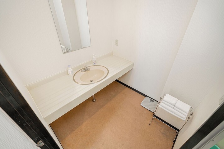 Room 3 of 31