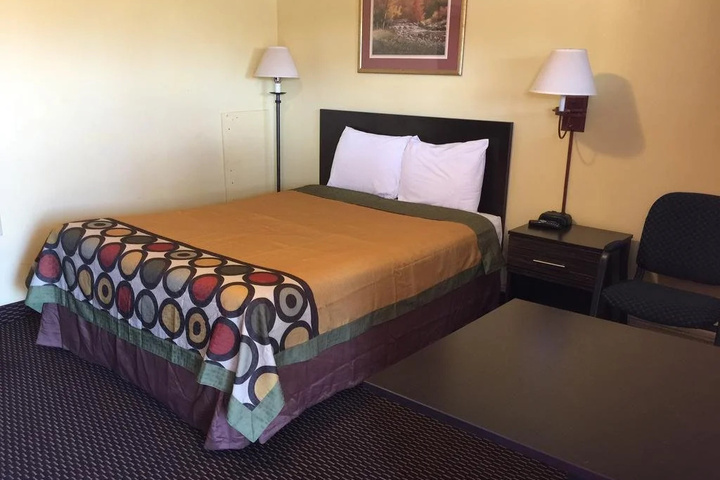 Room 4 of 13
