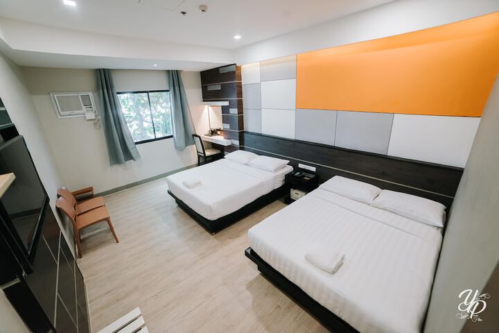 Room 4 of 6