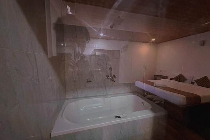 Room 13 of 23