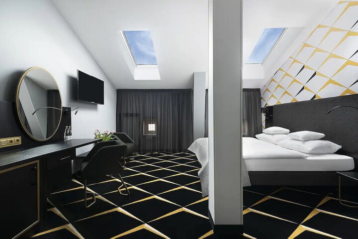 Room 5 of 55