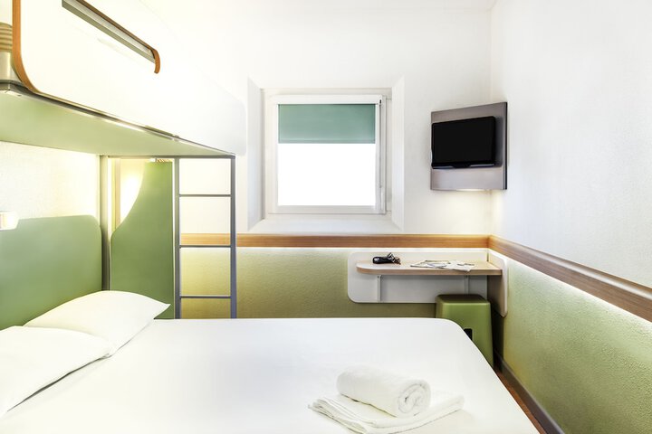 Room 7 of 44