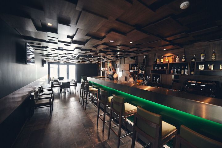 Lounge 41 of 50