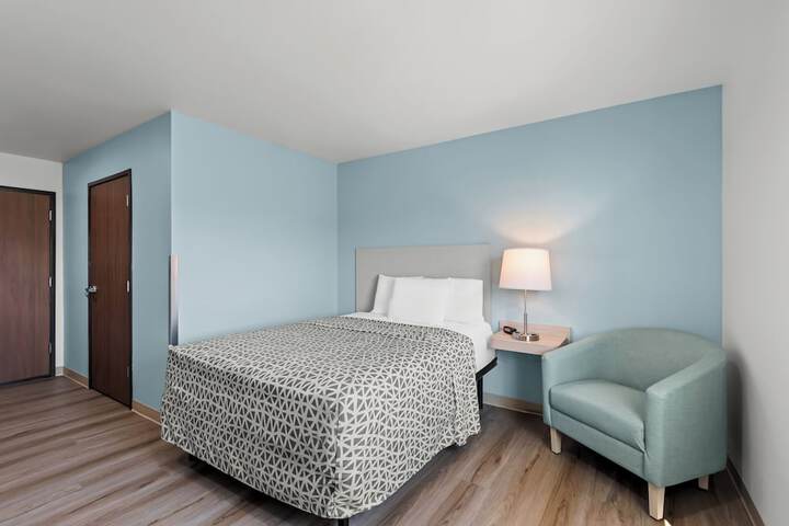 Room 8 of 25
