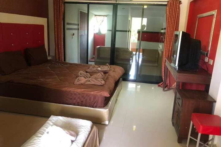 Room 2 of 18
