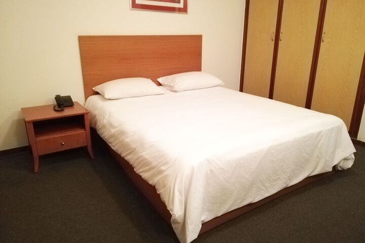 Room 5 of 28