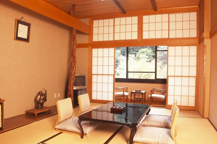 Room 8 of 42