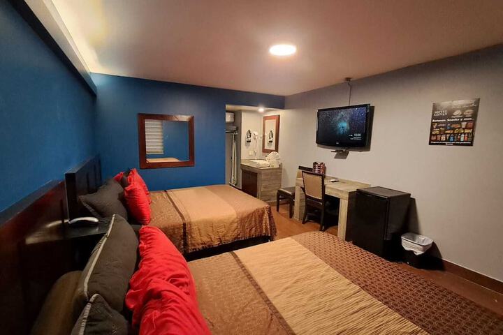 Room 10 of 28