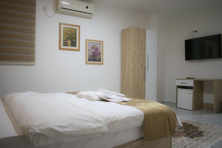 Room 6 of 31