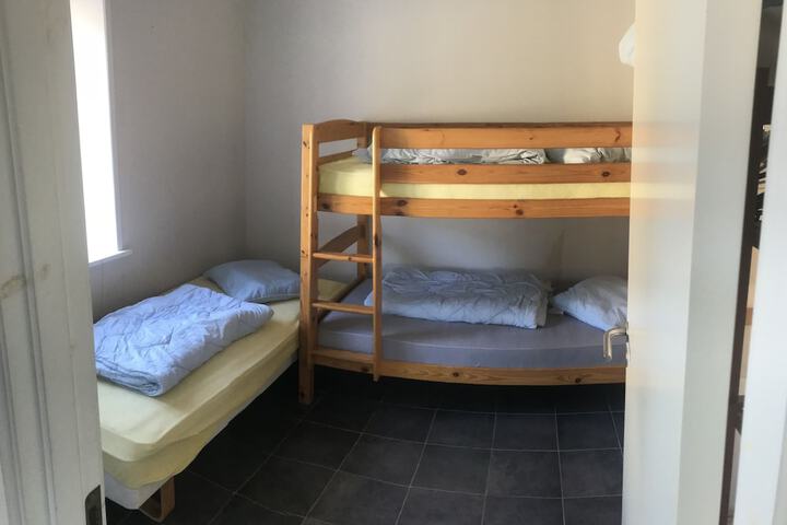 Room 4 of 96