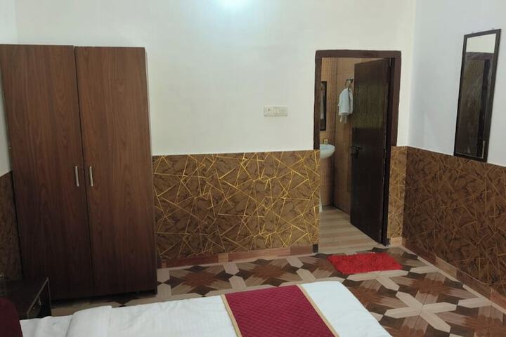 Room 8 of 39