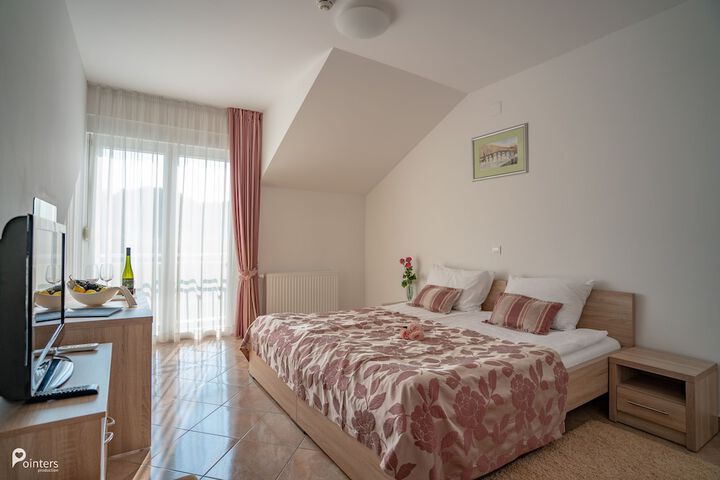 Room 10 of 53