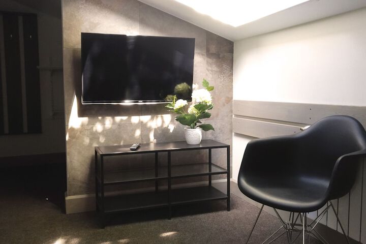 Room 21 of 38